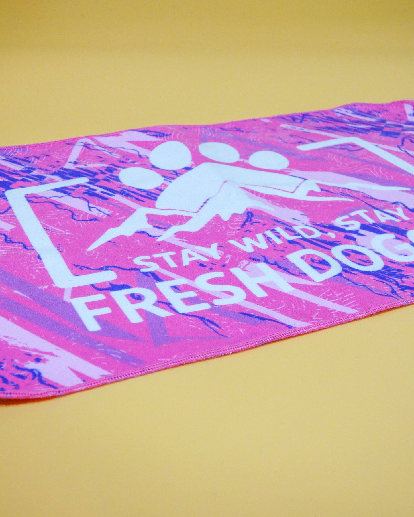 Impermeable para Perros Stay Wild – Fresh Doggos Rosado/Fucsia/Morado 🐶🌧️